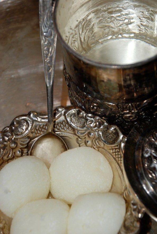 Rasgulla, the most famous Bengali Sweet Rasgulla, the most famous Bengali Sweet
