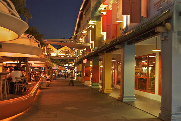 As we arrive @Clarke Quay - old renovated warehouses lighting up as they host popular restaurants and night clubs