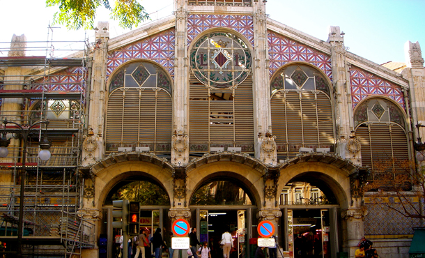 A local market which sells everything under the sun - this reminded me of the old Park Circus market in Kolkata