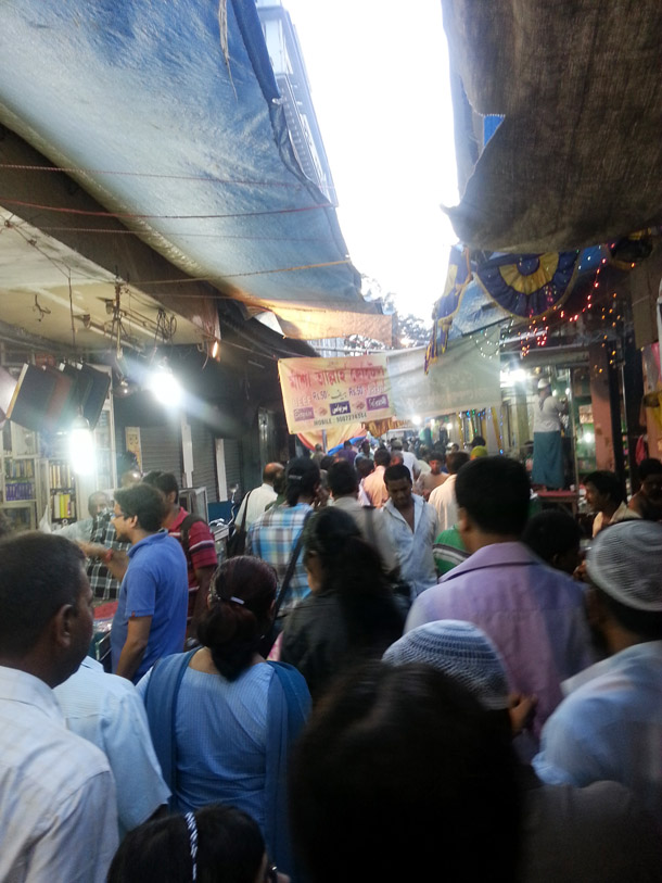 Immersing myself in the crowd, Ramadan Walk with Calcutta Walks