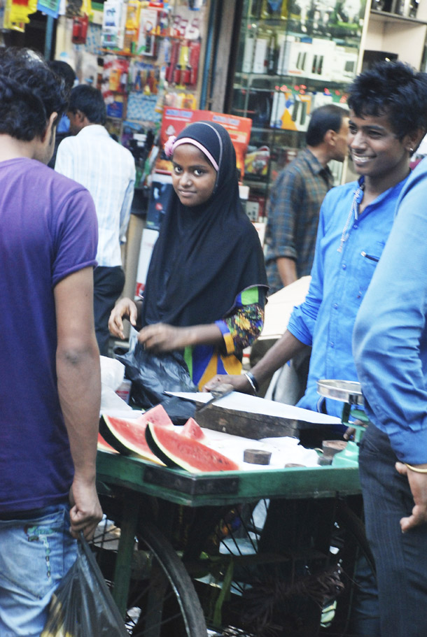 Setting up the fruit stall for Iftar; Chandni Chowk