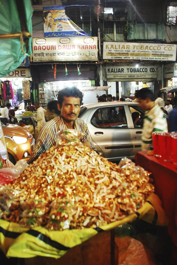 Dried fruit seller in Chitpur Road