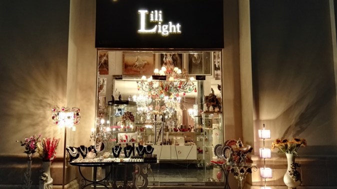 Lili Lights in The Walk, JBR sdr