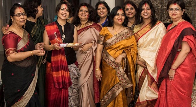 Bijoya celebrations with sindoor khela at IshitaUnblogged's home