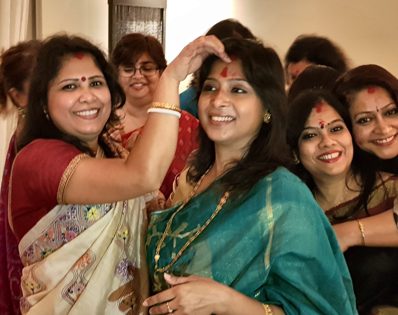 Bijoya celebrations with sindoor khela at IshitaUnblogged's home
