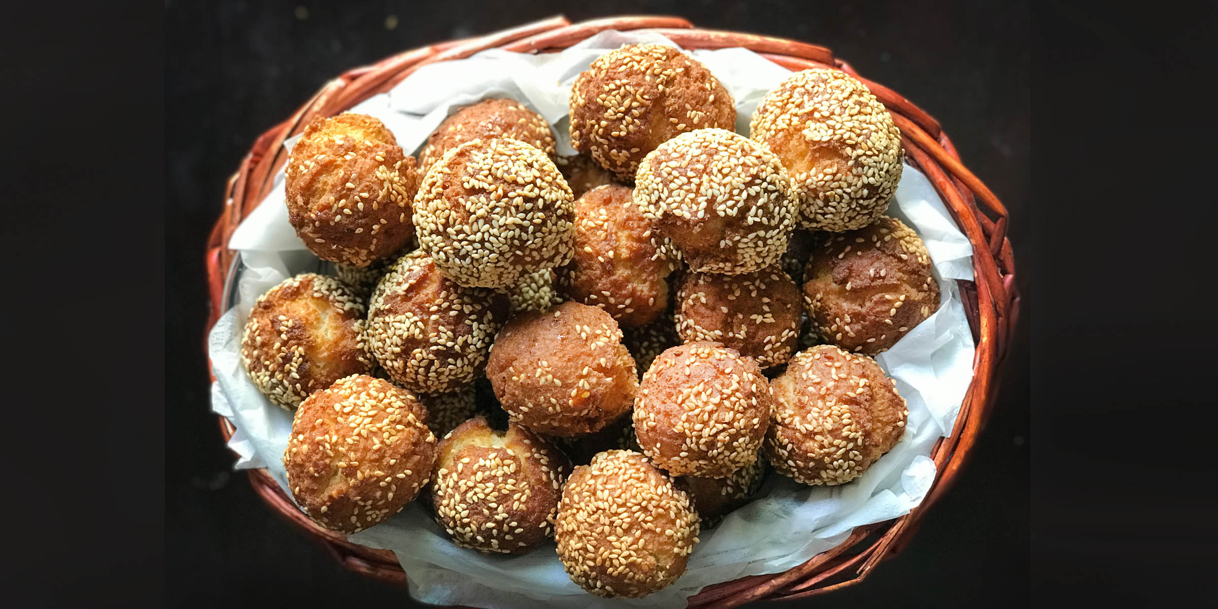 Binangkals are deep-fried dough ball coated with sesame seeds and originates from the Philippines.