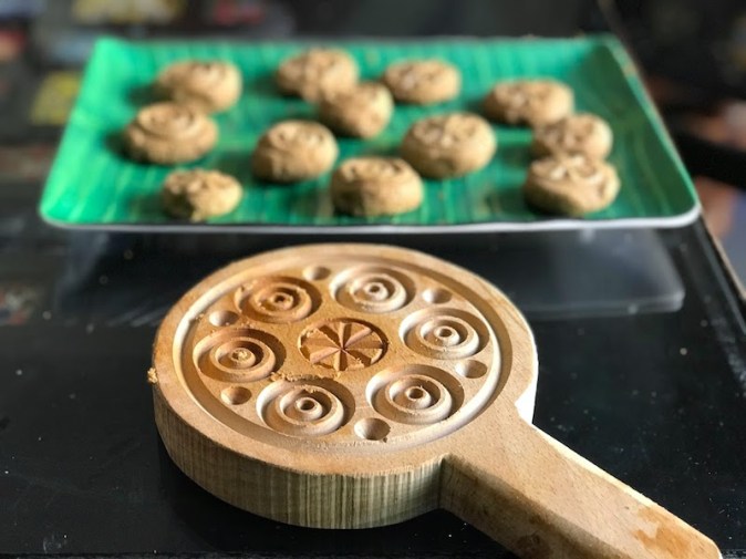 Wooden mould for making Ma'amoul