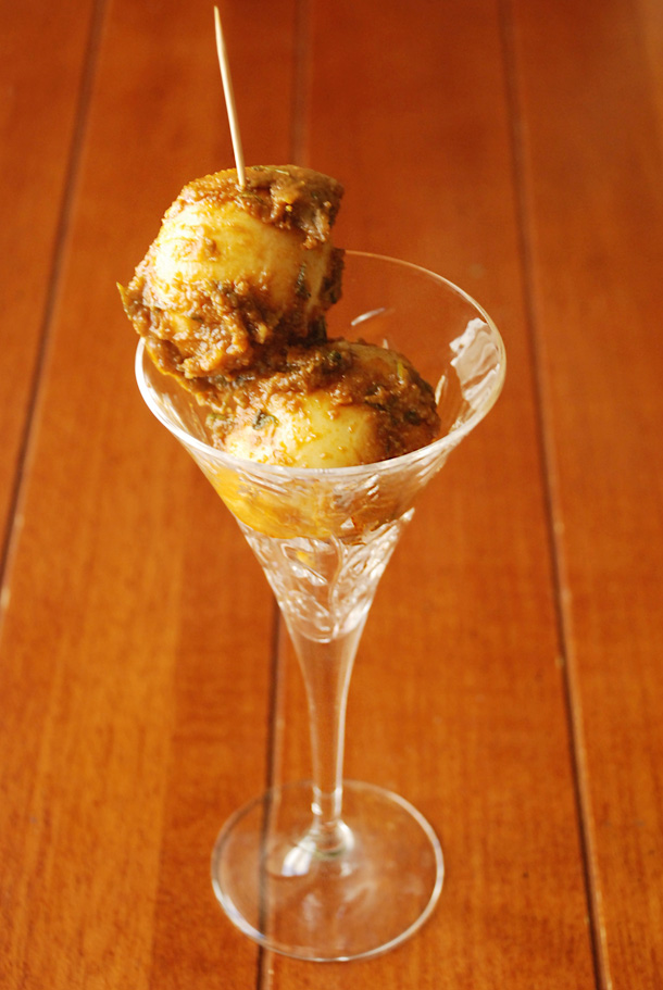 Kolkata style Spicy Aloor Dum 