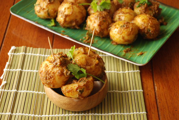 Kolkata street style spicy Aloor Dum