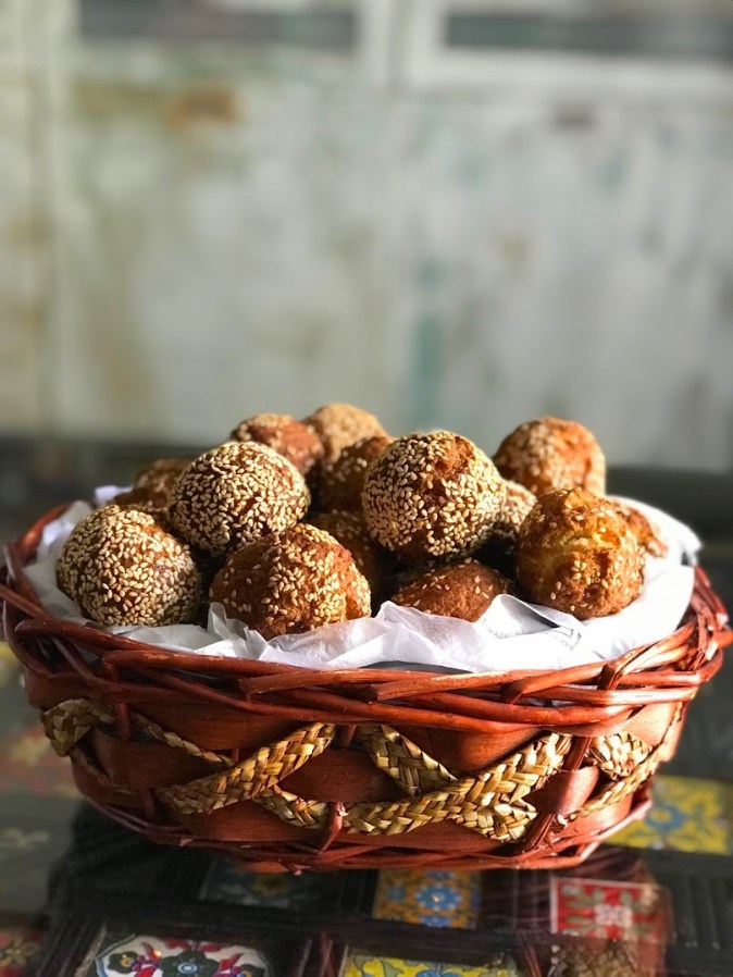 Binangkals are deep-fried dough ball coated with sesame seeds and originates from the Philippines.