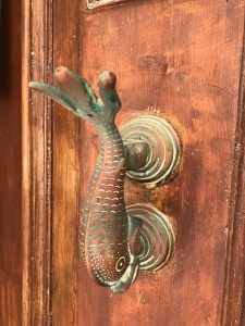 Decorative bronze door knob in Birgu
