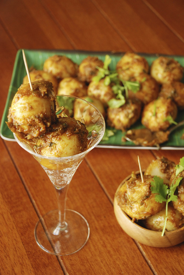 Kolkata street style spicy Aloor Dum