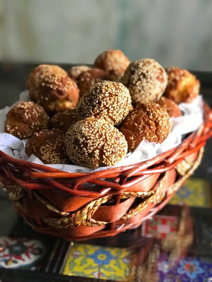 Binangkals are deep-fried dough ball coated with sesame seeds and originates from the Philippines.